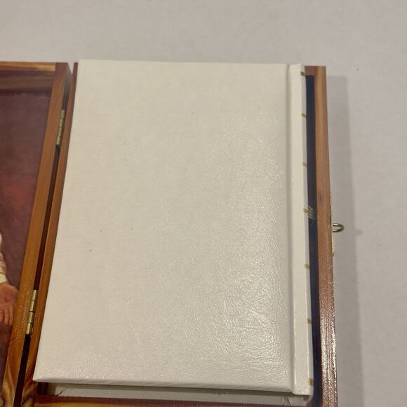 VTG KJV Holy Bible Illustrated Memorial Edition Wood Cedar Box Union Made USA - Picture 16 of 16